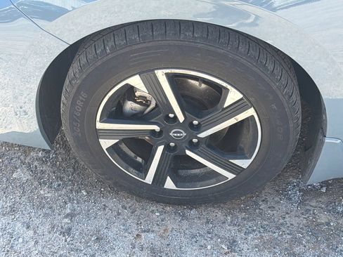 Used 2024 Nissan Sentra SV FWD image 11