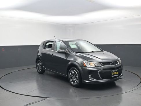 Used 2019 Chevrolet Sonic LT w/ Convenience Package FWD image 11