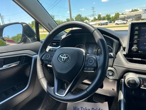 Used 2021 Toyota RAV4 XLE Premium AWD/4WD image 27