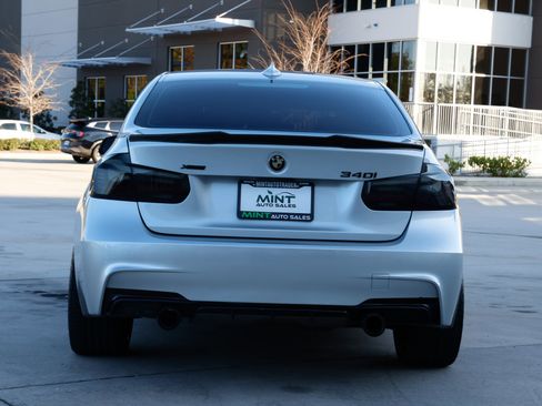 Used 2018 BMW 340i xDrive Sedan w/ Premium Package image 12