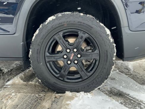 Used 2021 GMC Acadia AT4 image 28