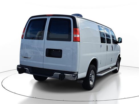 Used 2024 Chevrolet Express 2500 Work Van w/ Driver Convenience Package image 4
