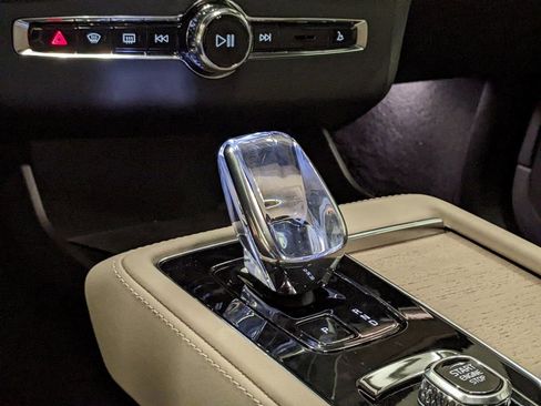 New 2026 Volvo XC90 T8 Plus w/ Protection Package Premier image 19