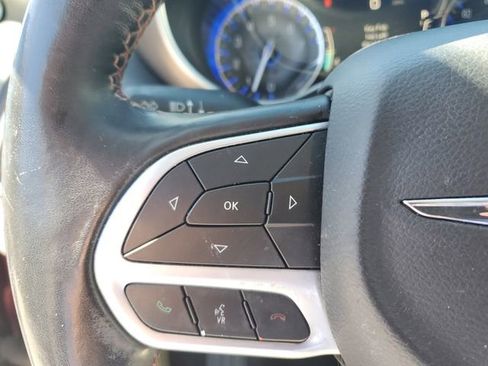 Used 2019 Chrysler Pacifica Touring-L Plus image 22