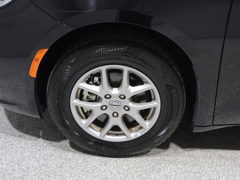 Used 2024 Chrysler Pacifica Touring-L FWD image 14
