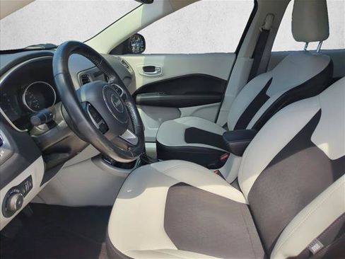 Used 2019 Jeep Compass Latitude w/ Popular Equipment Group FWD image 15