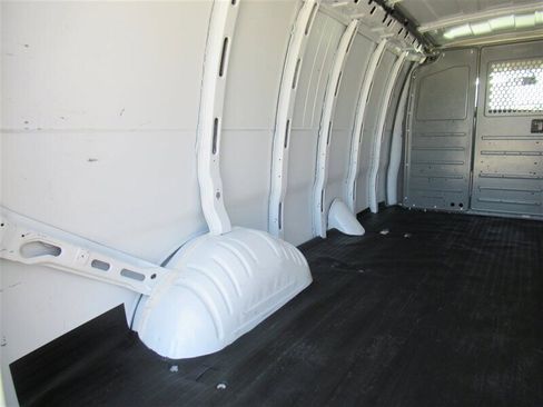 Used 2018 Chevrolet Express 2500 Extended image 11