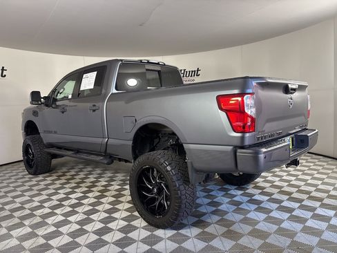 Used 2018 Nissan Titan SV w/ SV Convenience Package image 6