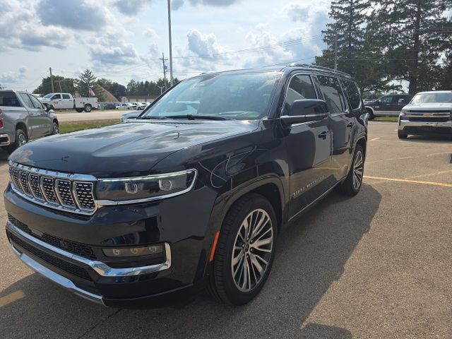 Used 2025 Jeep Grand Wagoneer 4WD image 3