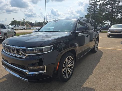 Used 2025 Jeep Grand Wagoneer 4WD image 3