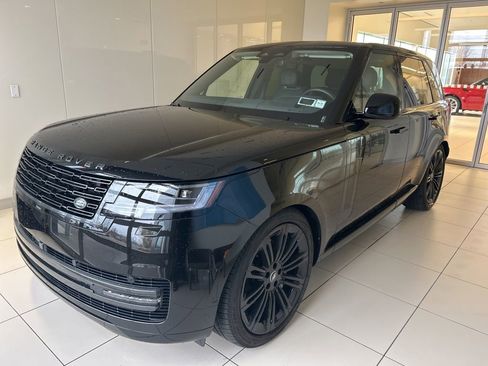 Used 2024 Land Rover Range Rover SE image 1