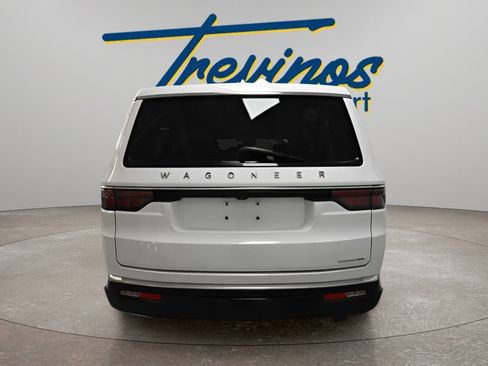 Used 2023 Jeep Wagoneer L Series II RWD image 10