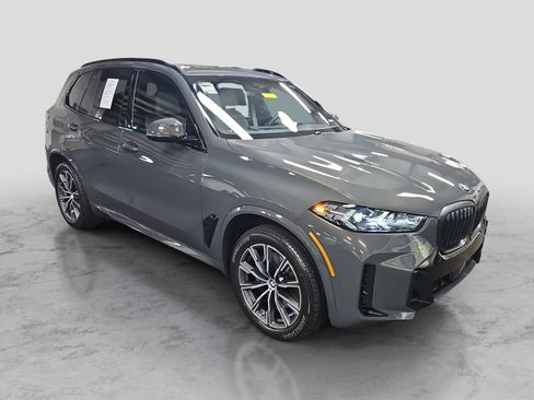 Used 2025 BMW X5 xDrive40i w/ M Sport Package image 3