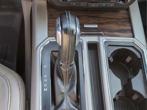 Used 2018 Ford F150 Lariat w/ Equipment Group 502A Luxury AWD/4WD image 19