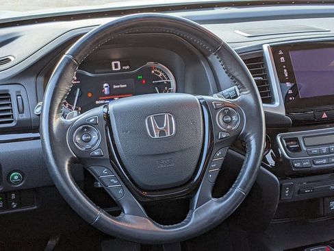 Used 2017 Honda Pilot Touring image 14