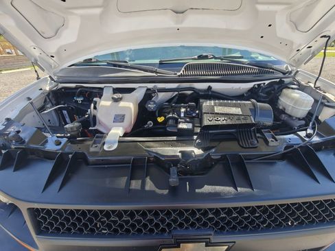 Used 2016 Chevrolet Express 2500 image 30