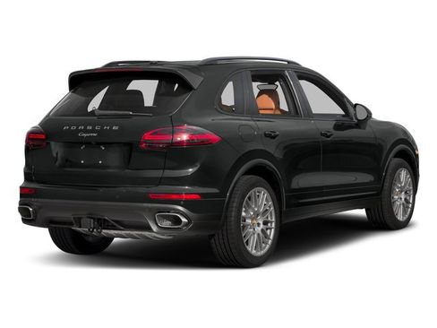 Used 2018 Porsche Cayenne AWD/4WD image 2
