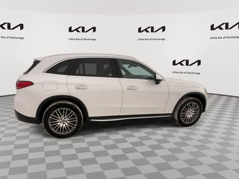 Used 2024 Mercedes-Benz GLC 300 4MATIC image 9