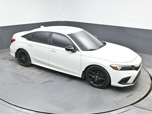 Used 2023 Honda Civic Sport image 2