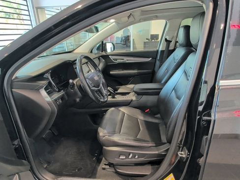 Used 2018 Cadillac XT5 Luxury w/ Driver Awareness Package AWD/4WD image 9