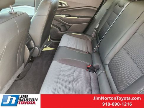 Used 2025 Chevrolet Trax LT w/ LT Convenience Package FWD image 30