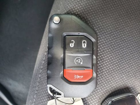 Used 2022 Jeep Gladiator Sport AWD/4WD image 26