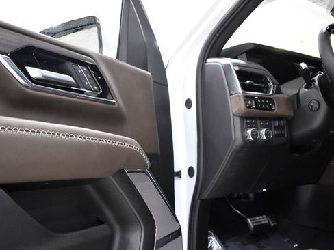Used 2026 GMC Yukon XL Denali Ultimate AWD/4WD image 18