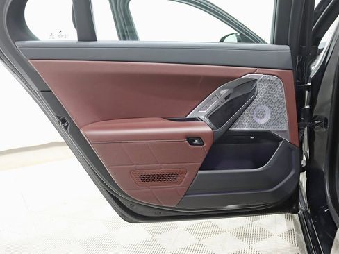 Used 2023 BMW i7 xDrive60 w/ Executive Package 2 image 41