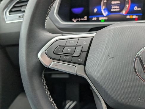 Used 2023 Volkswagen Tiguan SE image 21