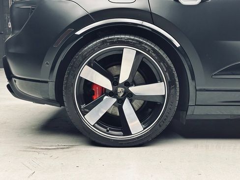 Used 2024 Porsche Macan Turbo Electric AWD/4WD image 42