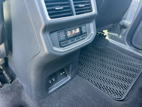 Used 2024 Volkswagen Atlas SE FWD image 30