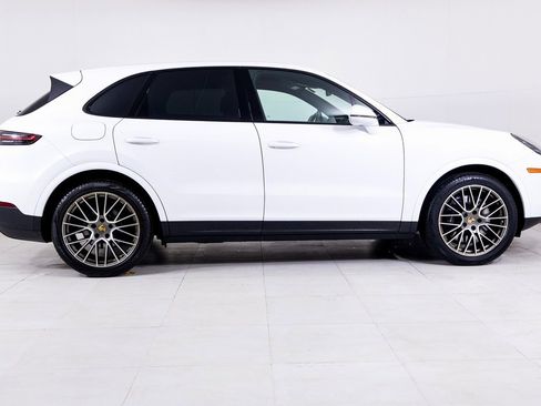 Certified 2023 Porsche Cayenne Platinum Edition image 28