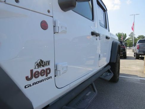 Used 2021 Jeep Gladiator Mojave AWD/4WD image 13