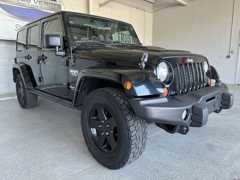 Used 2012 Jeep Wrangler Unlimited Rubicon image 4