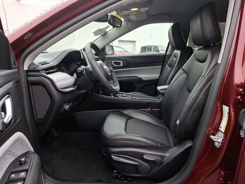 Used 2022 Jeep Compass Latitude image 14