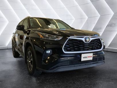 Used 2021 Toyota Highlander XLE