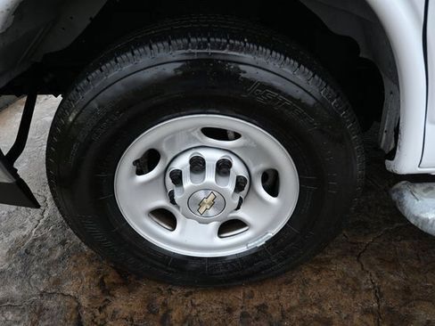 Used 2024 Chevrolet Express 2500 w/ Driver Convenience Package image 10
