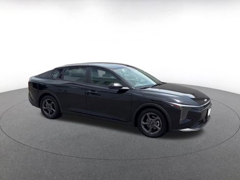 Used 2025 Kia K4 FWD image 2