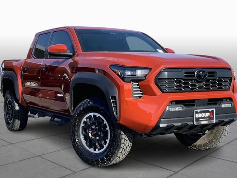 Used 2025 Toyota Tacoma TRD Off-Road image 2