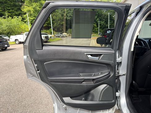 Used 2022 Ford Edge SE AWD/4WD image 12