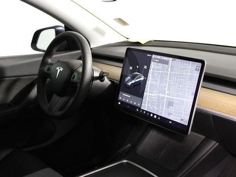 Used 2021 Tesla Model Y Long Range image 13