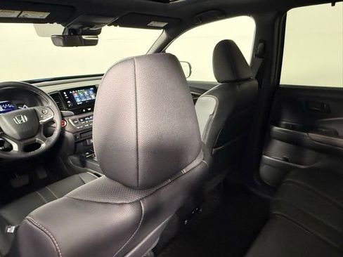 Used 2025 Honda Passport TrailSport image 38