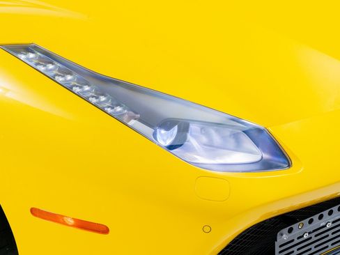 Used 2017 Ferrari 488 Spider RWD image 46