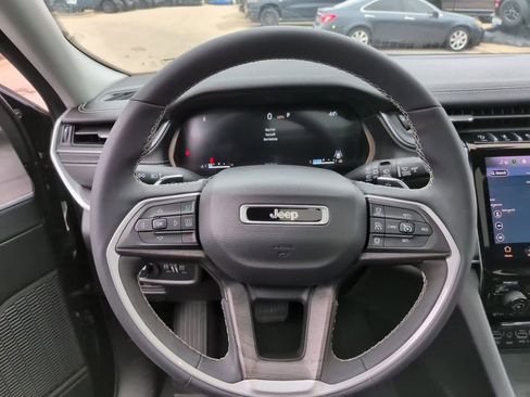 Used 2023 Jeep Grand Cherokee L Limited w/ Luxury Tech Group II image 22