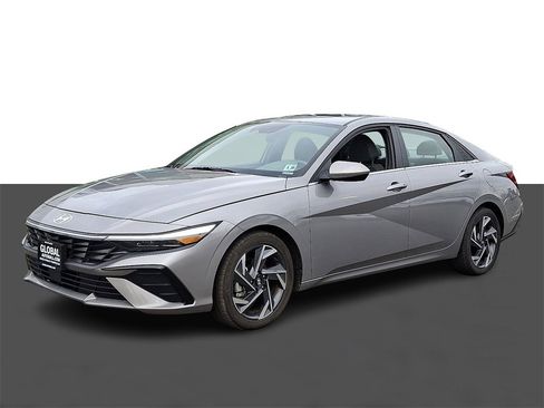 Used 2025 Hyundai Elantra SEL image 3