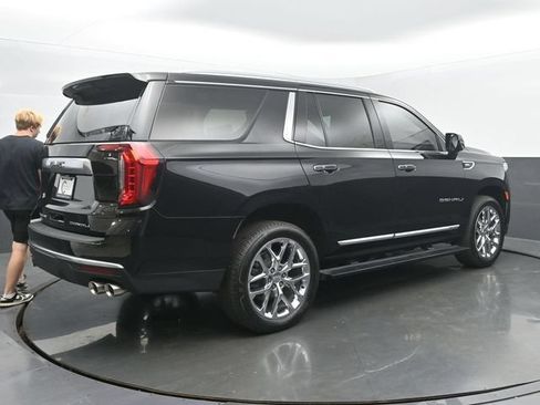 Used 2022 GMC Yukon Denali w/ Denali Ultimate Package AWD/4WD image 3