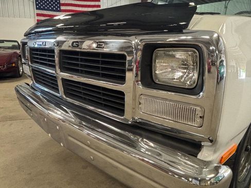 Used 1993 Dodge D/W Truck 250 RWD image 21