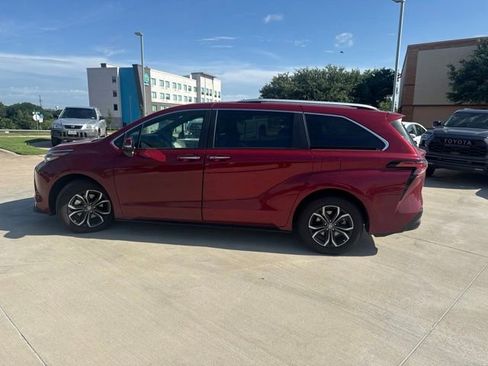 Used 2026 Toyota Sienna Platinum AWD/4WD image 6