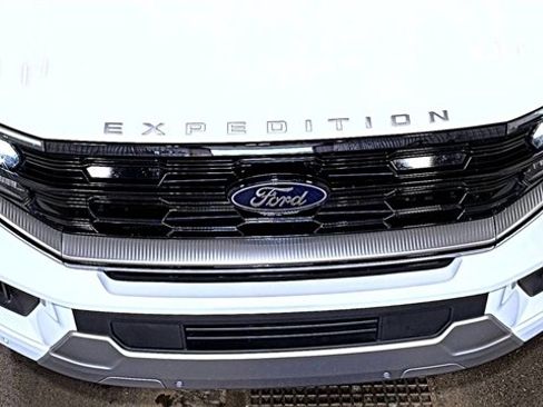 Used 2025 Ford Expedition Max Platinum AWD/4WD image 4