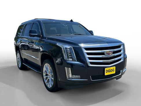 Used 2017 Cadillac Escalade Luxury AWD/4WD image 7